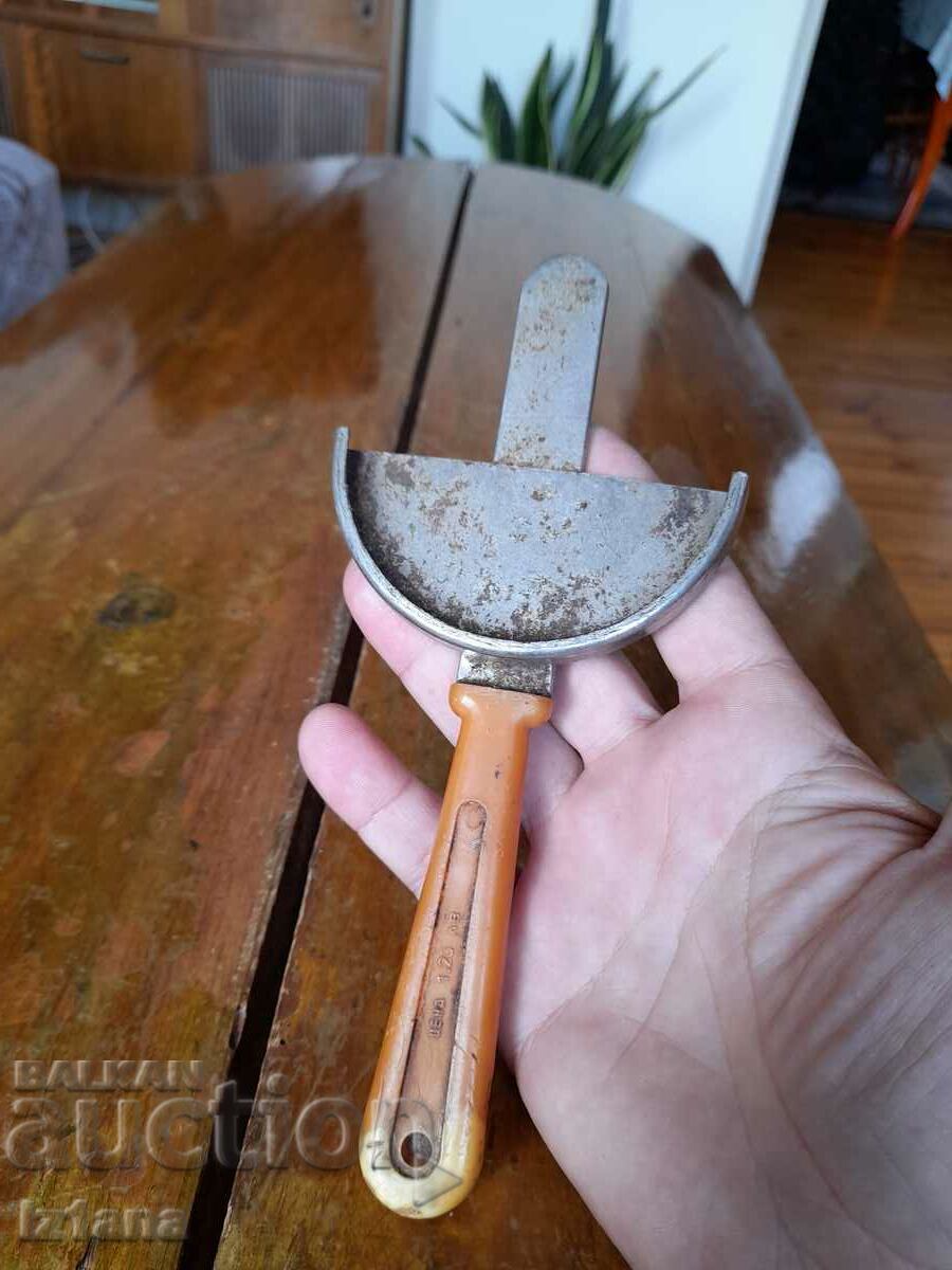 Auction An old jar opener Auction An old jar opener