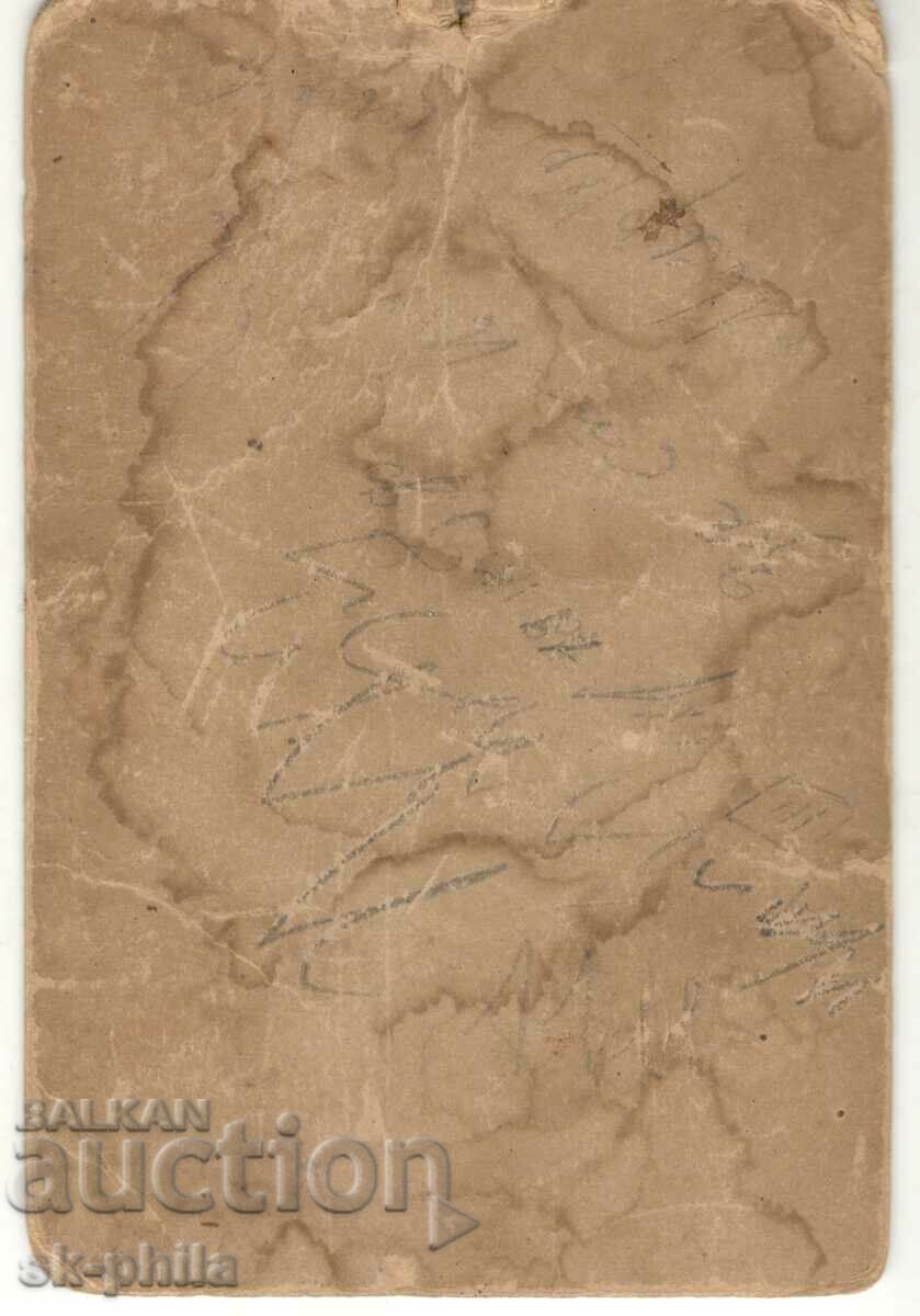 Παλιά φωτογραφία σε χαρτόνι - Καθιστός αξιωματικός με τιμή 3.00 BGN | € 1.53 Παλιά φωτογραφία σε χαρτόνι - Καθιστός αξιωματικός με τιμή 3.00 BGN | € 1.53