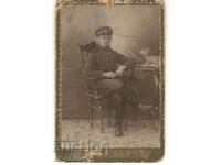 Стара снимка върху картон - Седнал офицер