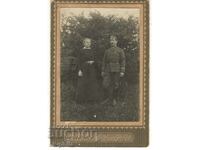 Стара снимка върху картон - Офицер със съпругата си