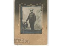 Fotografie veche pe carton - Ofițer cu medalie
