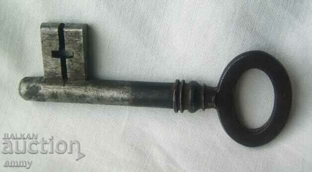 Delivery of Old door key, 8 cm