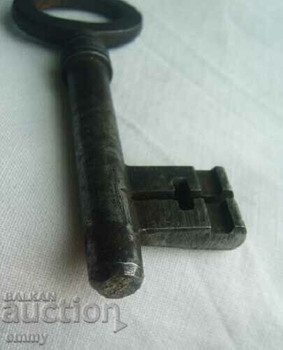 Old door key, 8 cm - 6