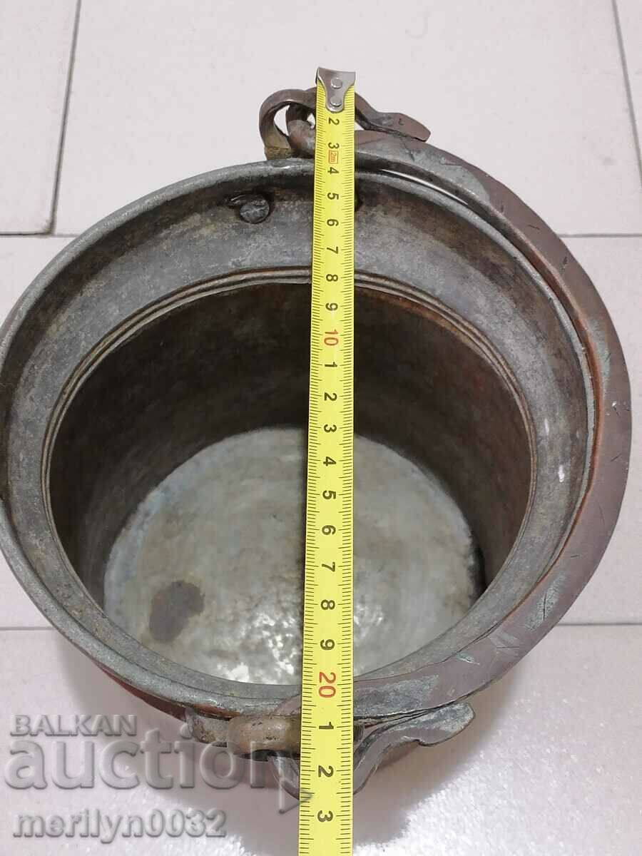 Delivery of Old copper kettle bucket copper cauldron copper vessel Delivery of Old copper kettle bucket copper cauldron copper vessel