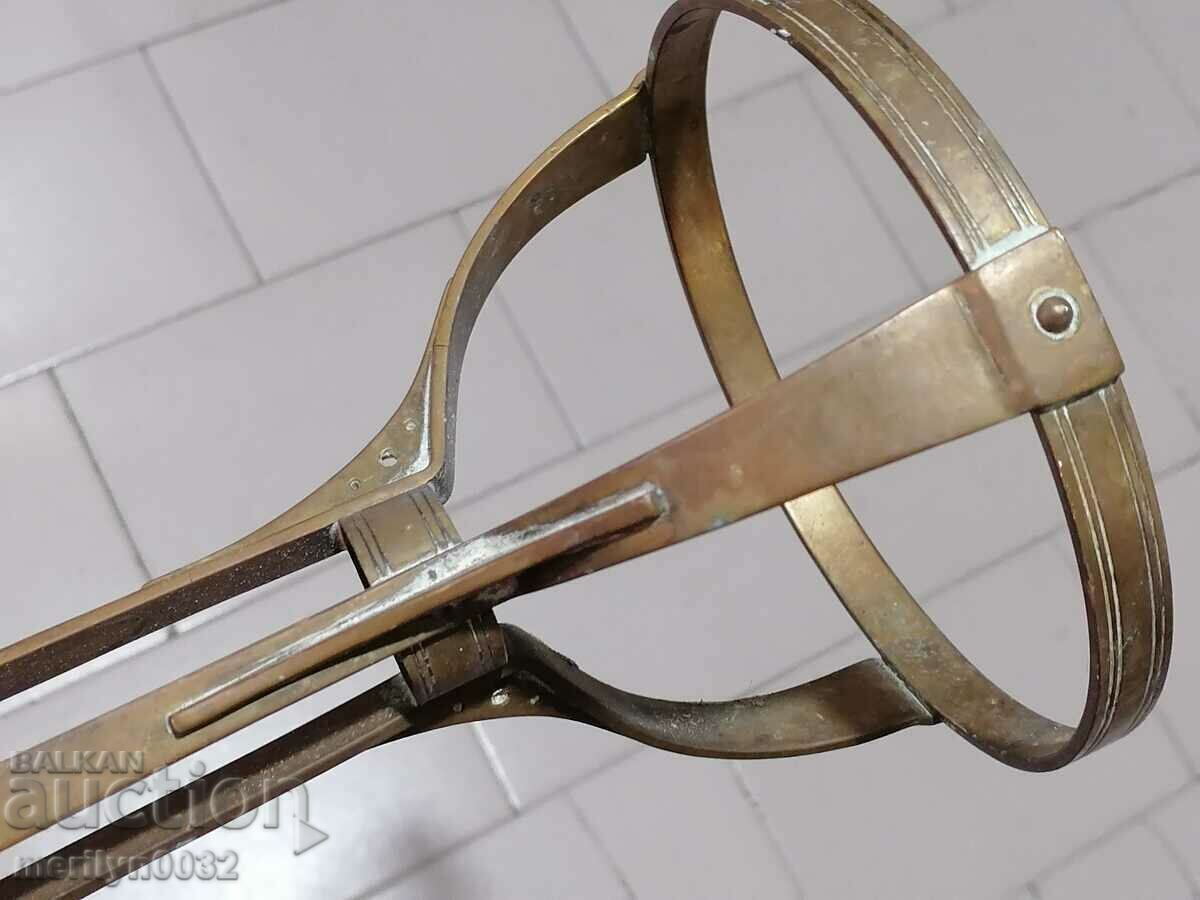 Δημοπρασία Μπρούτζινο σταντ για λαμπάκι υγραερίου τασάκι τασάκι