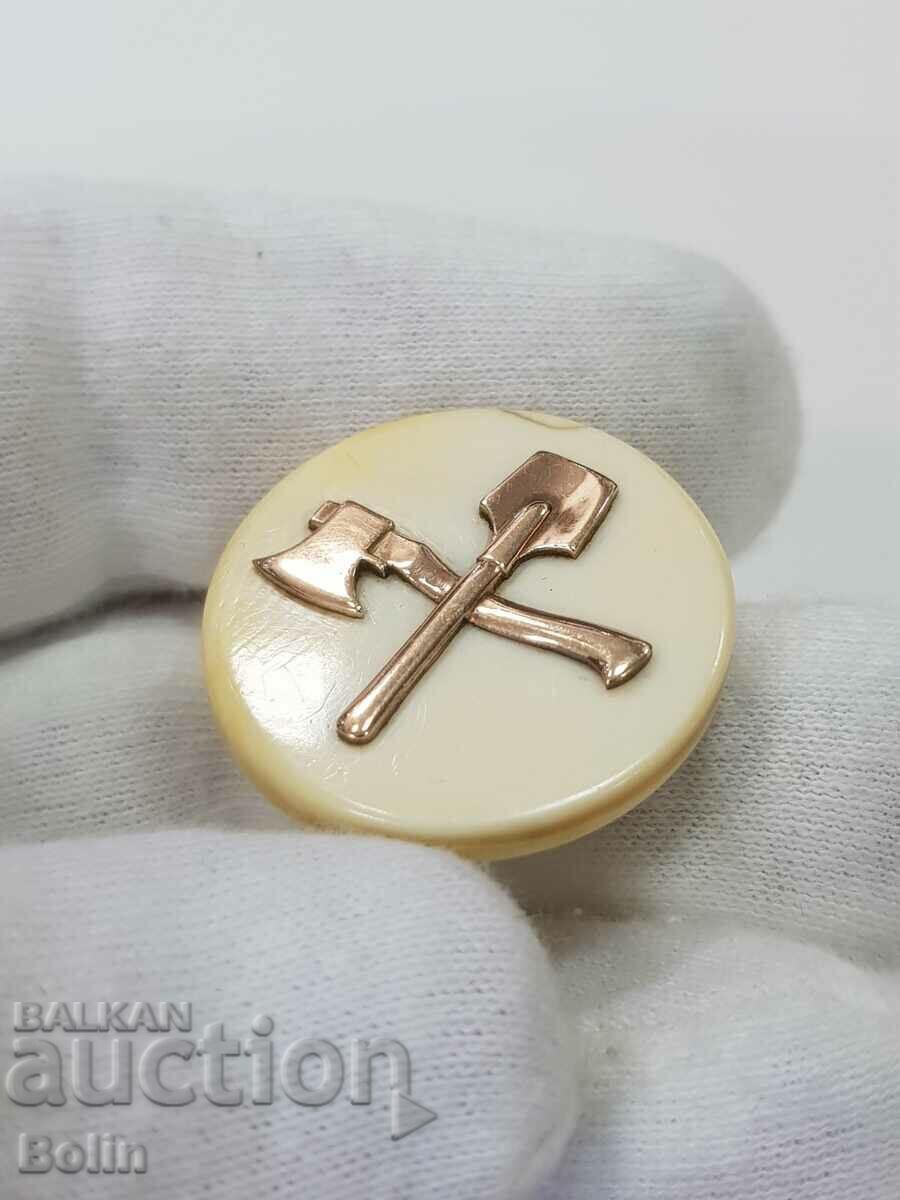 Russian Imperial Ivory Button with price 380.00 BGN | € 194.29 Russian Imperial Ivory Button with price 380.00 BGN | € 194.29