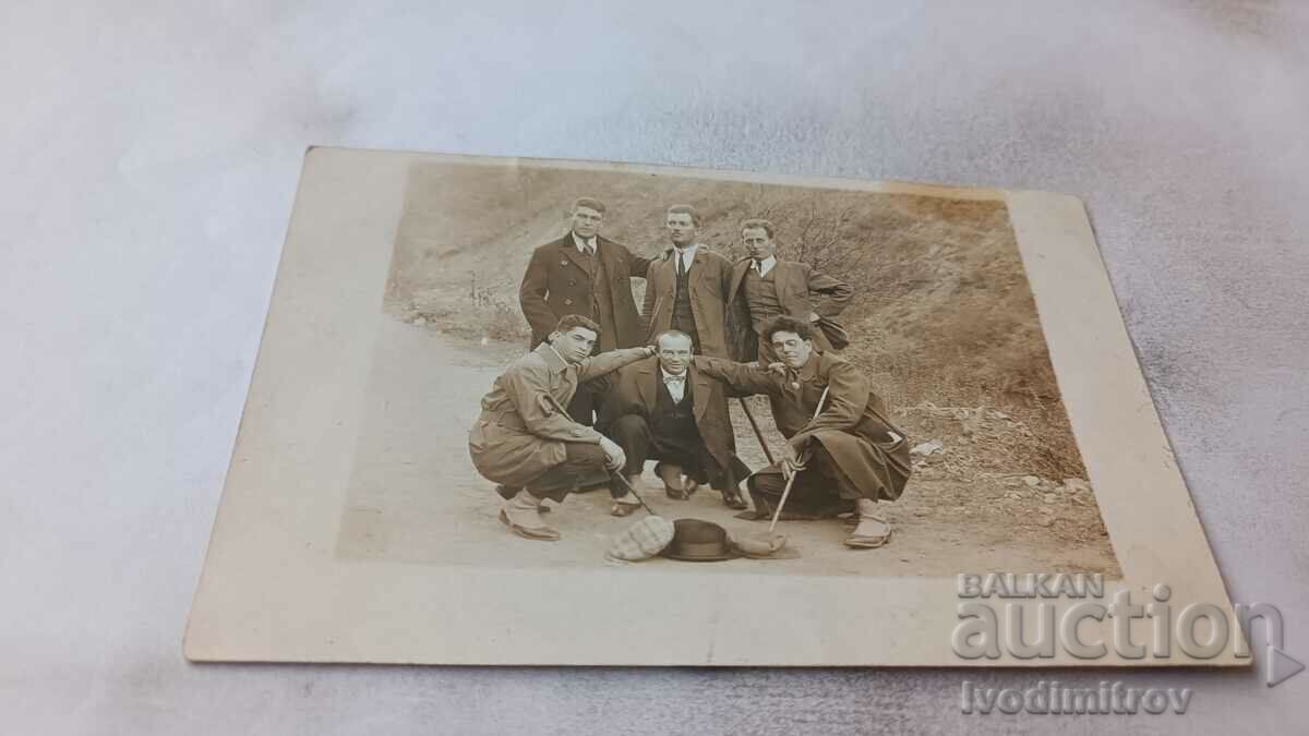 Foto Thorn Șase tineri pe drum 1926
