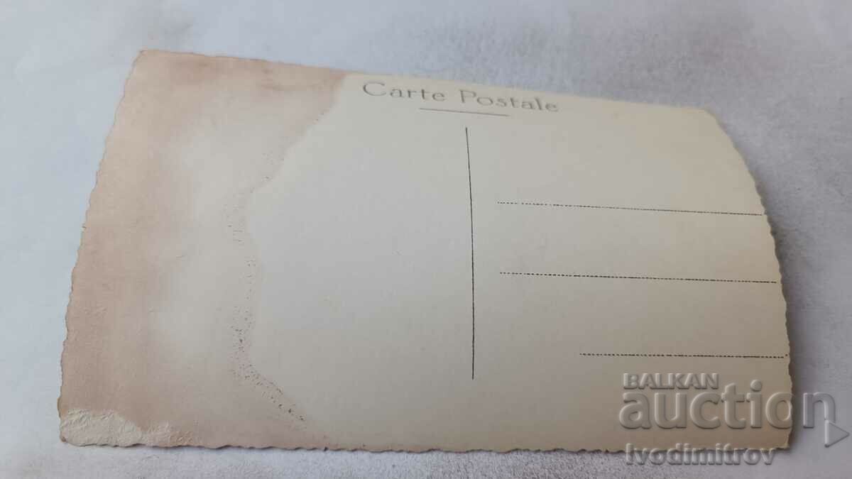 Photo Women and children on the shore at a table with price 1.35 BGN | € 0.69 Photo Women and children on the shore at a table with price 1.35 BGN | € 0.69