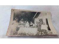 Photo Women and children on the shore at a table