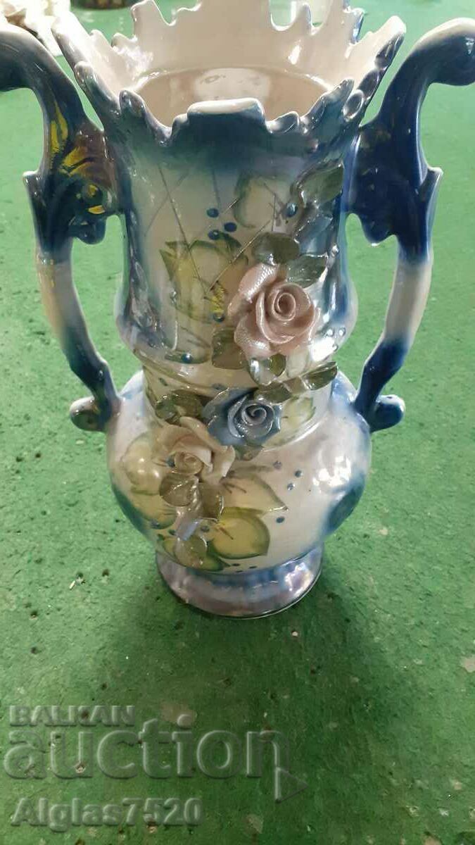 Delivery of A beautiful vase Delivery of A beautiful vase