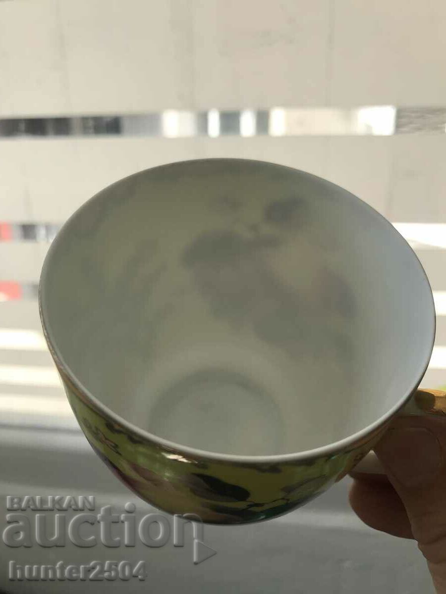 Delivery of Cups with saucers—bone portion. Delivery of Cups with saucers—bone portion.