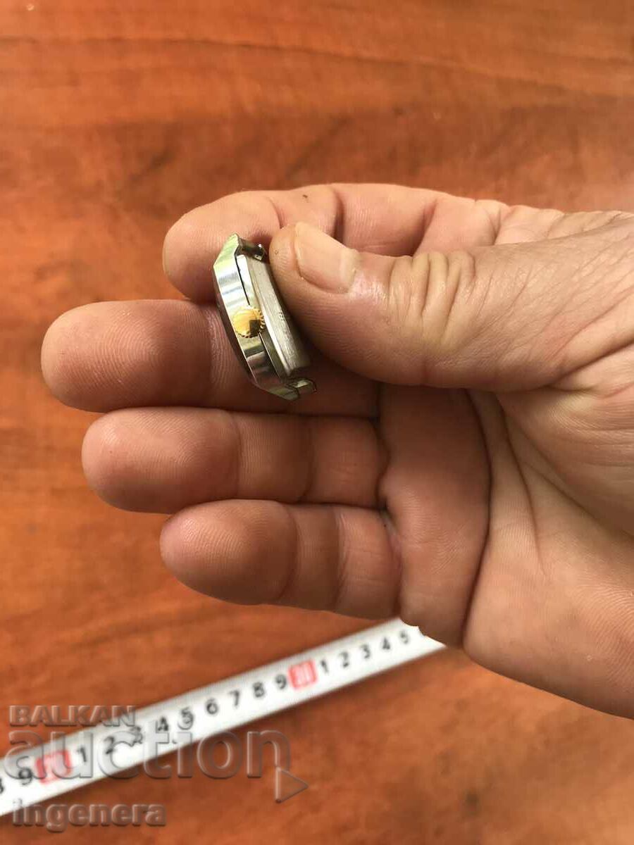 Delivery of WOMEN'S HAND WATCH "LUCH LUCH LUCH" - THE GOLD IS NOT WORKING Delivery of WOMEN'S HAND WATCH "LUCH LUCH LUCH" - THE GOLD IS NOT WORKING