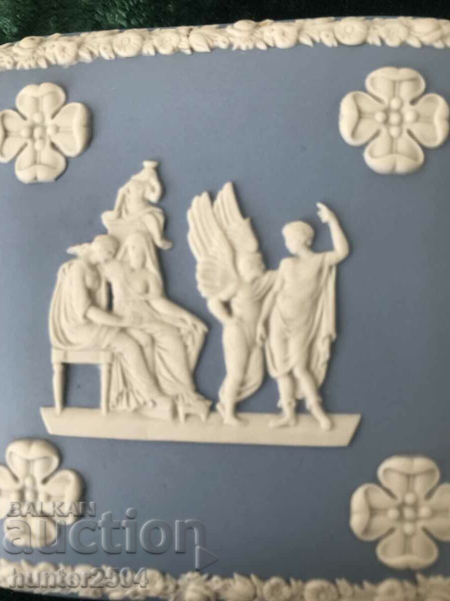 Box-19-10 cm, England with price 49.95 BGN | € 25.54 Box-19-10 cm, England with price 49.95 BGN | € 25.54