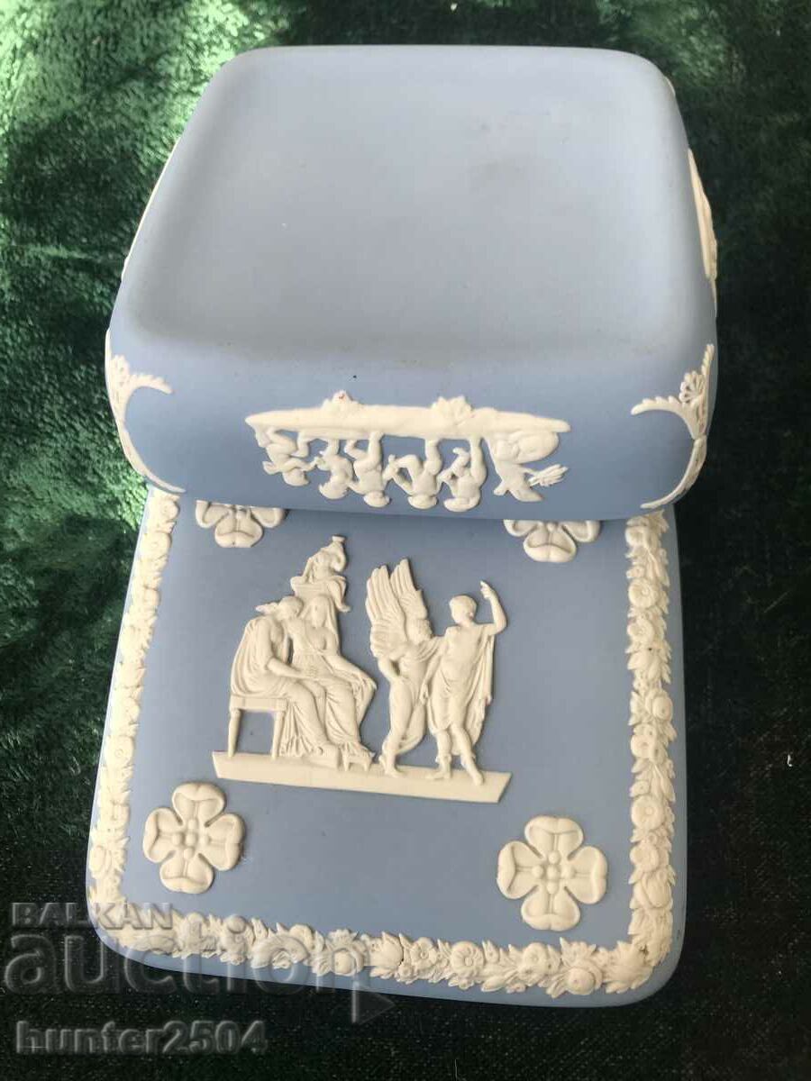 Аукцион Кутийка-19-10 см,Англия