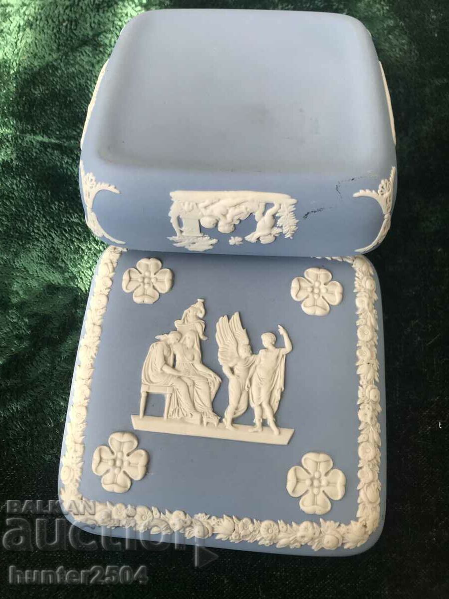 Delivery of Box-19-10 cm, England Delivery of Box-19-10 cm, England