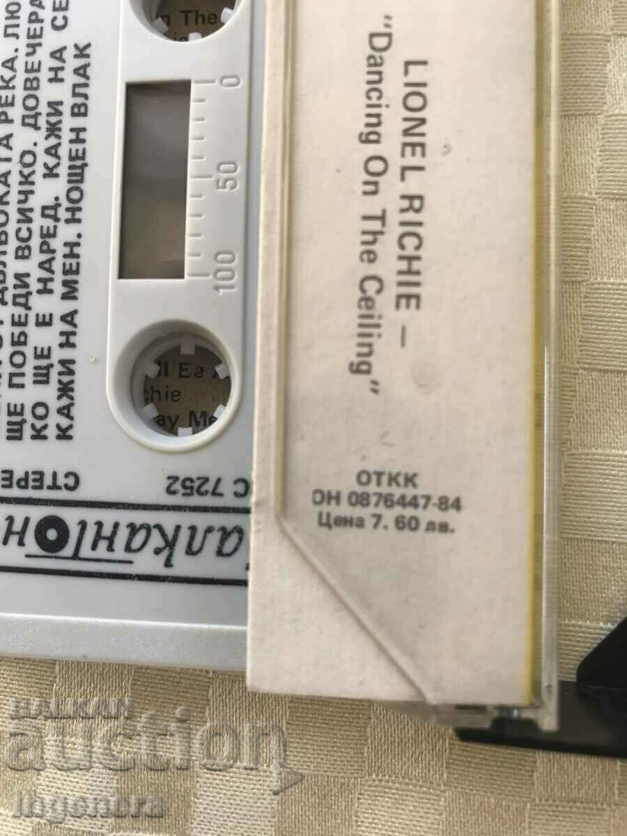 AUDIO CASSETTE CASSETTE ORIGINAL-LIONEL RICHIE BALKANTON - 7 AUDIO CASSETTE CASSETTE ORIGINAL-LIONEL RICHIE BALKANTON - 7