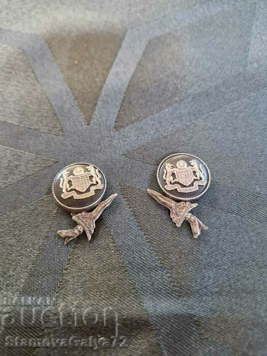 Δημοπρασία Πολύ όμορφες κουμπότρυπες με ασημί μανσέτα Δημοπρασία Πολύ όμορφες κουμπότρυπες με ασημί μανσέτα