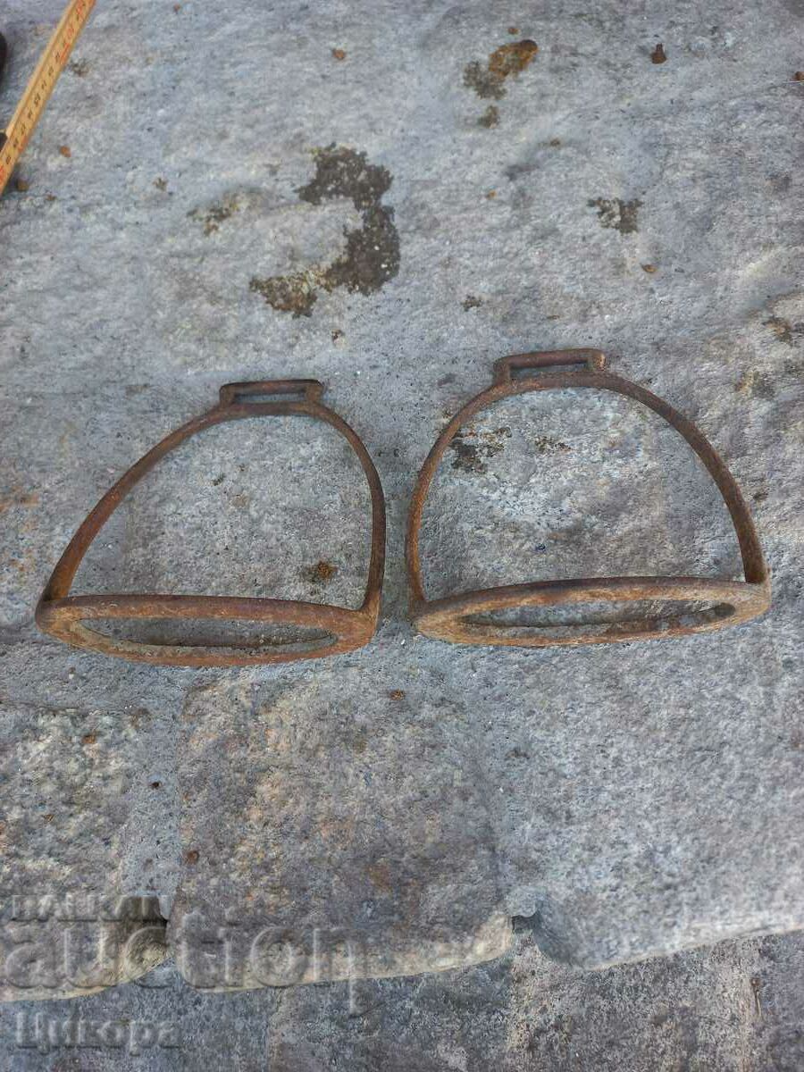 СТАРИ КОВАНИ СТРЕМЕНА СТРЕМЕ с цена 30.00 лв. | € 15.34 СТАРИ КОВАНИ СТРЕМЕНА СТРЕМЕ с цена 30.00 лв. | € 15.34