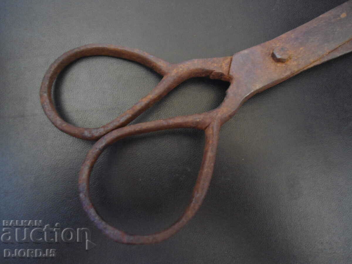 Delivery of Old big scissors, stuffing Delivery of Old big scissors, stuffing