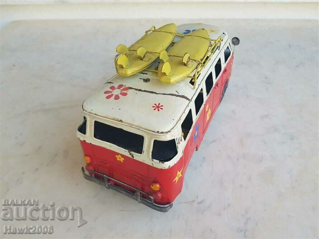 Доставка на КУЛТОВА ЛАМАРИНЕНА играчка VW Калифорния хипарски бус Доставка на КУЛТОВА ЛАМАРИНЕНА играчка VW Калифорния хипарски бус