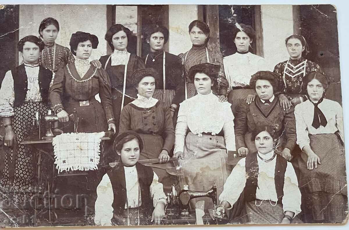 Seamstresses 1912 Gabarevo