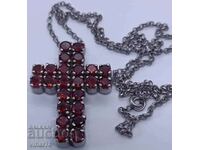 Cruce de argint împânzită cu granate