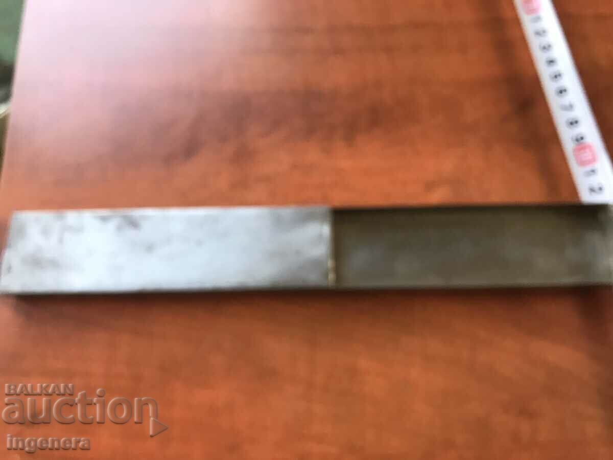 BOX BOX METAL - 5 BOX BOX METAL - 5