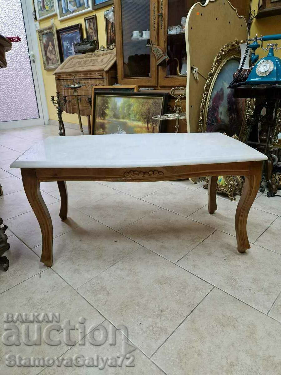 Όμορφο τραπέζι από μασίφ ξύλο αντίκα με μαρμάρινη επιφάνεια