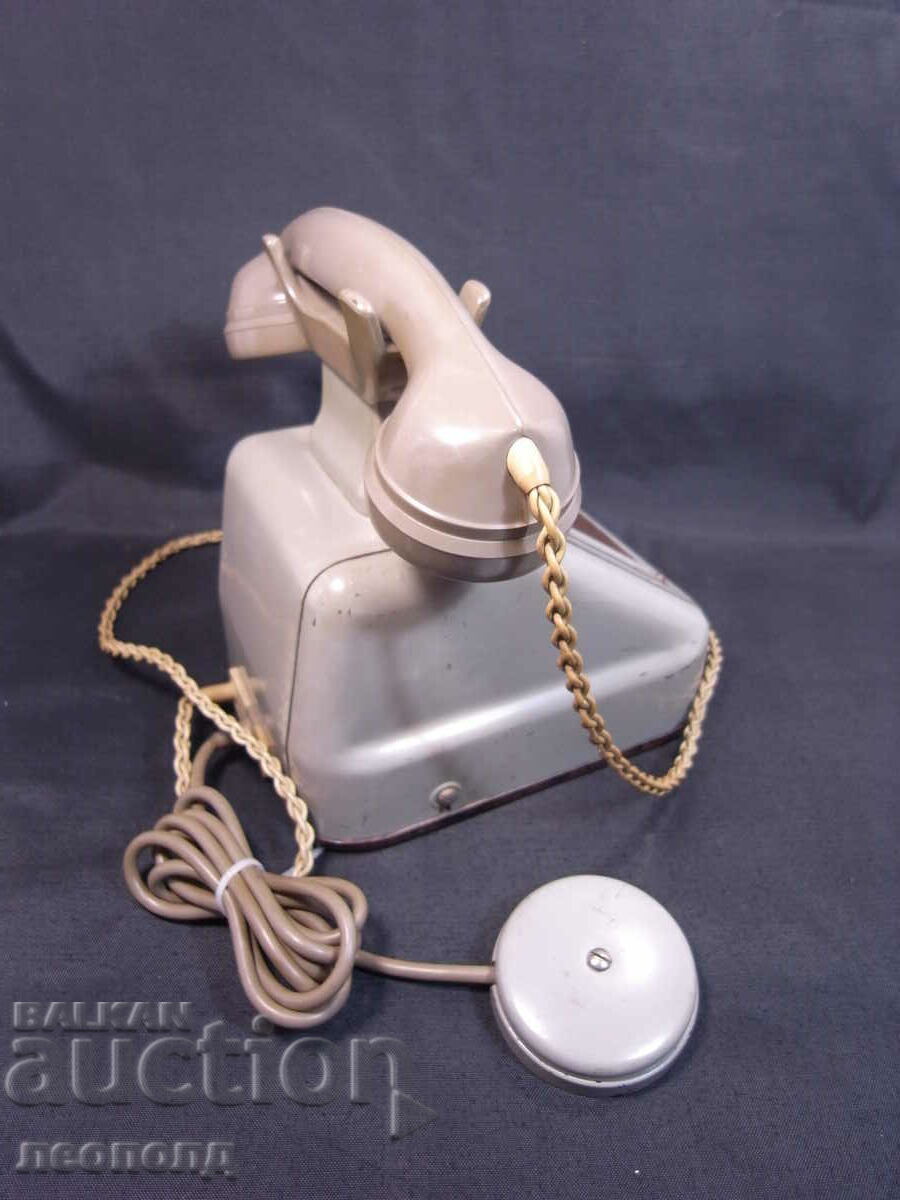 Delivery of OLD RETRO METAL CRANK TELEPHONE Delivery of OLD RETRO METAL CRANK TELEPHONE