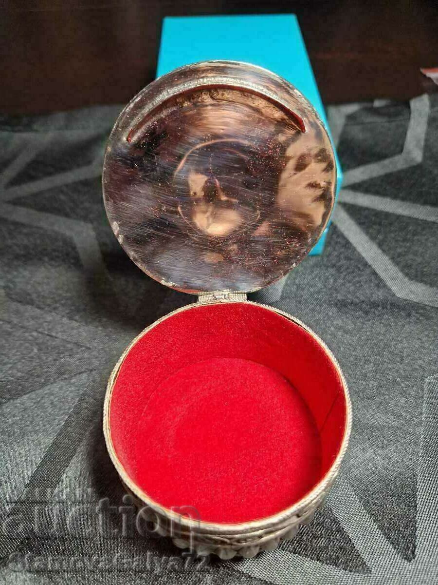 Delivery of Antique collectible Albania filigree jewelry box