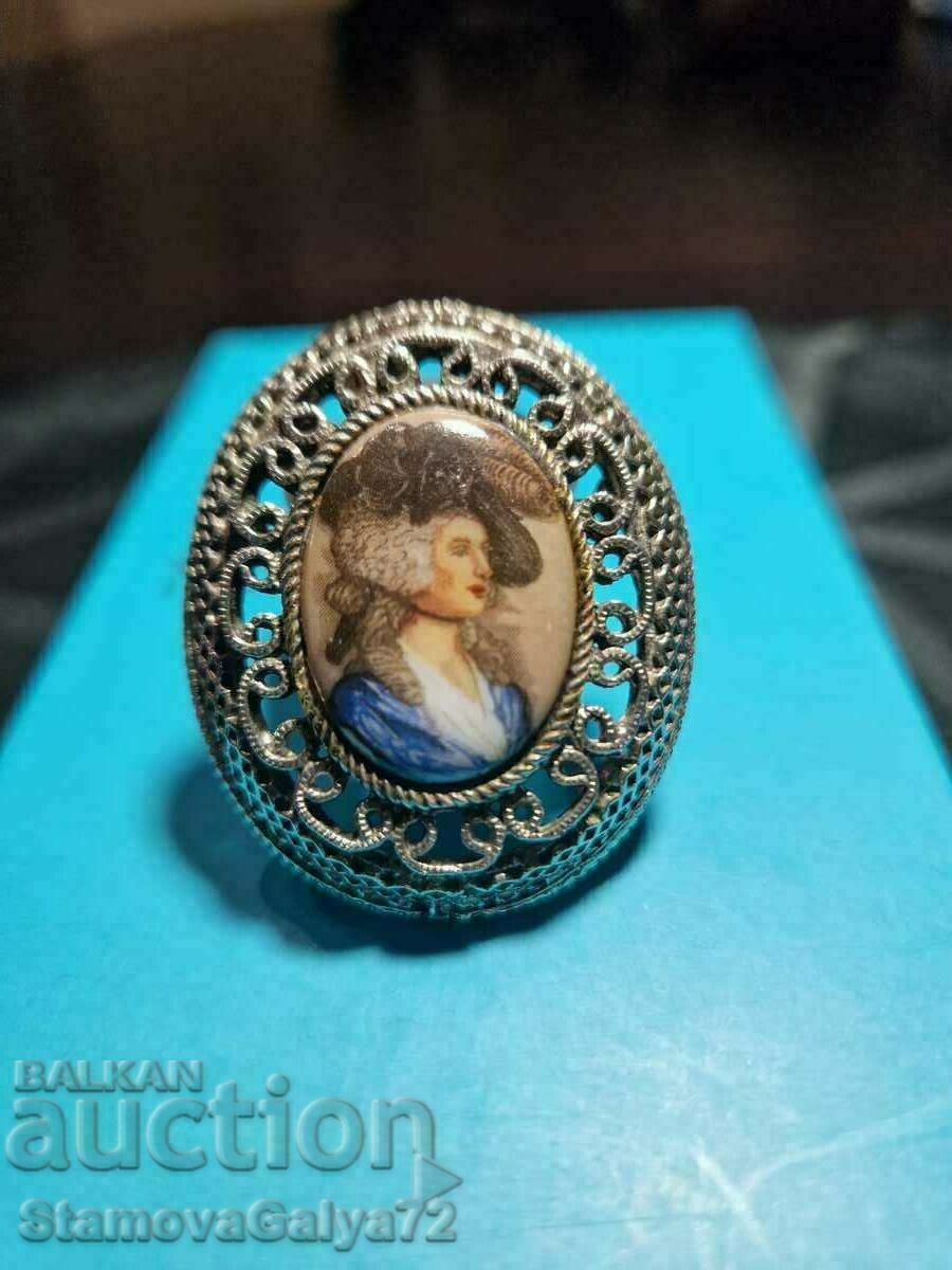 A beautiful antique French porcelain brooch with price 77.00 BGN | € 39.37 A beautiful antique French porcelain brooch with price 77.00 BGN | € 39.37