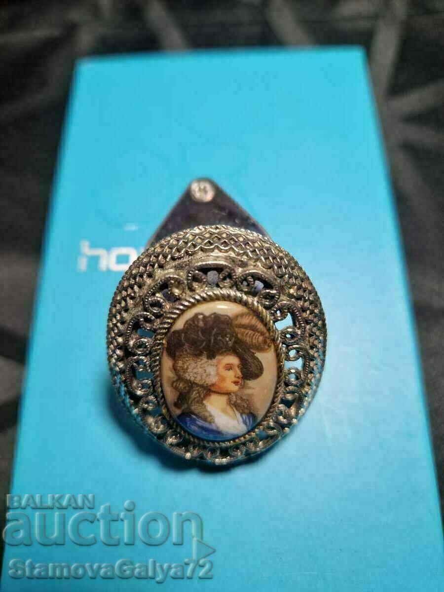 A beautiful antique French porcelain brooch - 5 A beautiful antique French porcelain brooch - 5