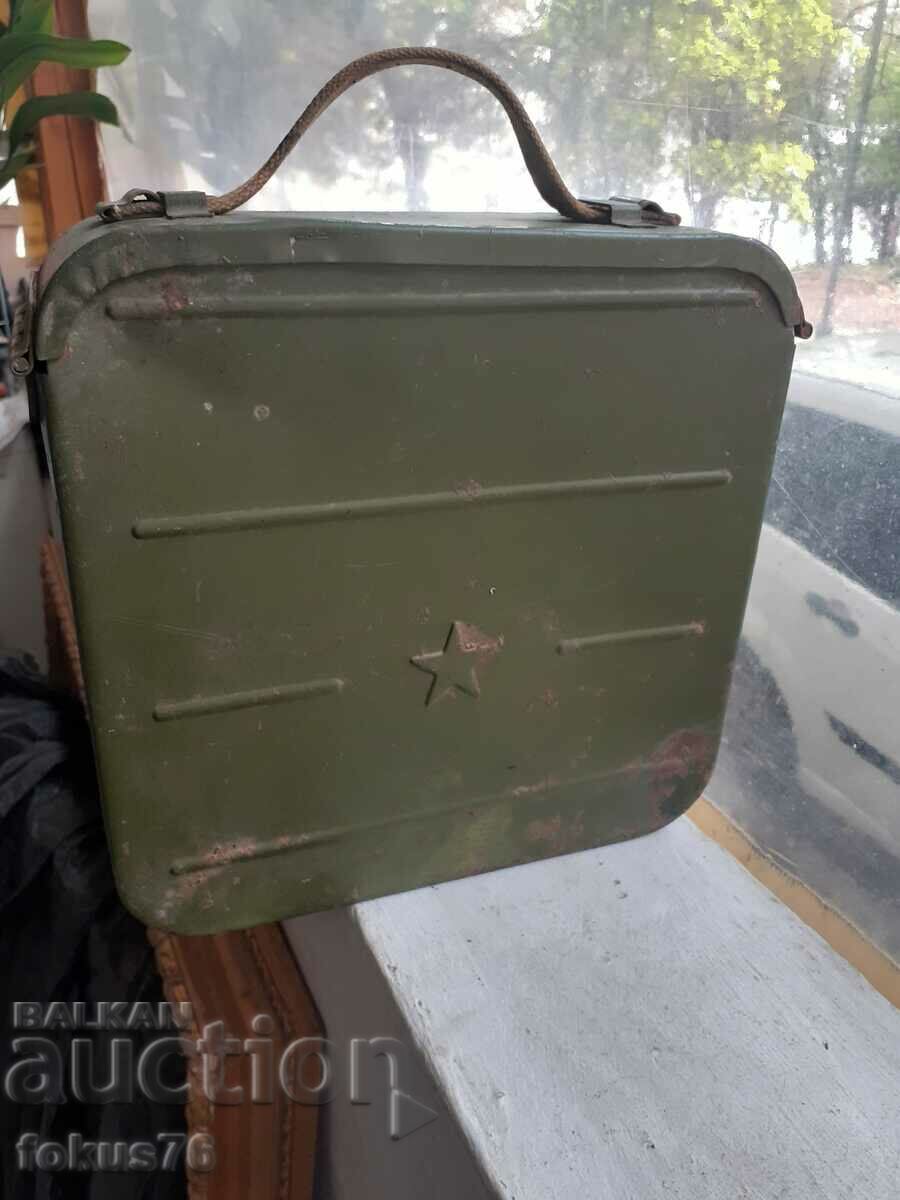 Veche cutie de muniție militară