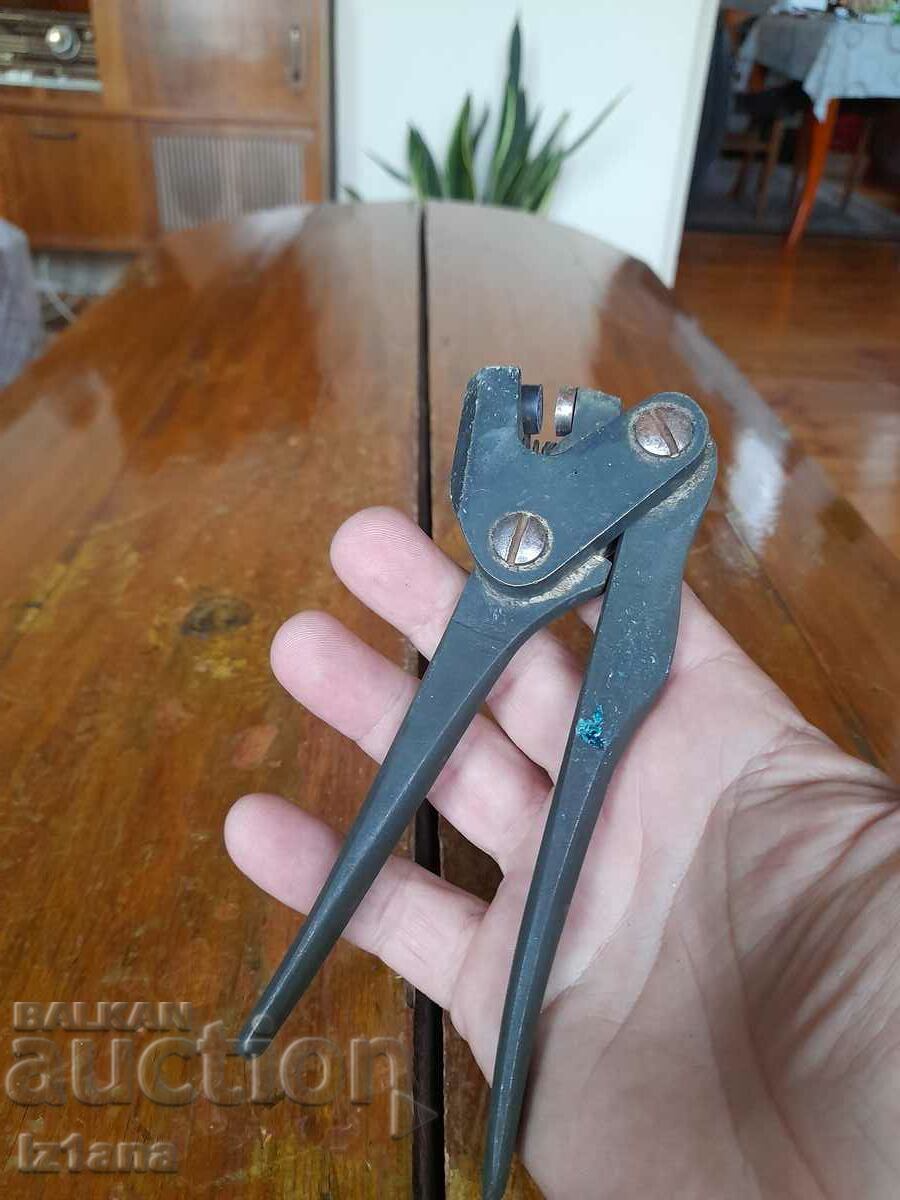 Old sealing pliers with price 33.00 BGN | € 16.87