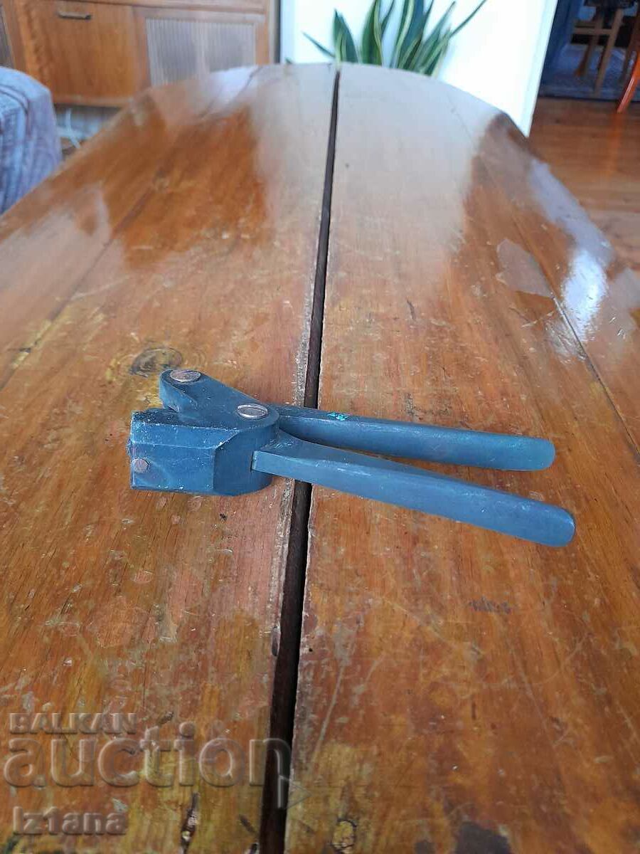 Old sealing pliers