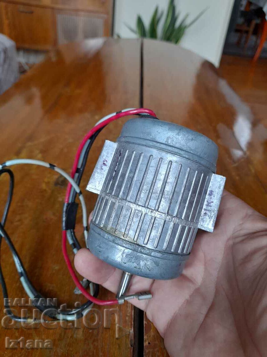 Old electric motor with price 22.00 BGN | € 11.25 Old electric motor with price 22.00 BGN | € 11.25