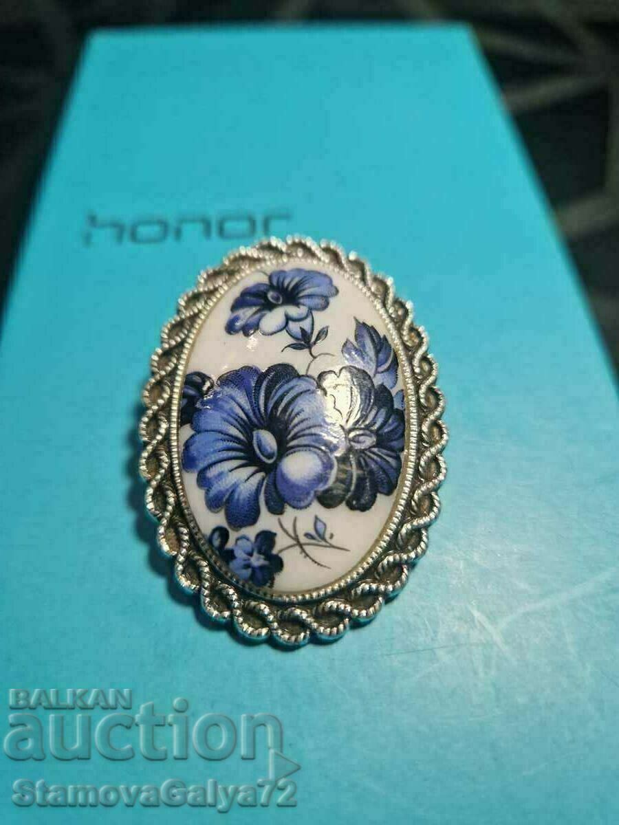 A lovely antique French porcelain brooch with price 69.00 BGN | € 35.28 A lovely antique French porcelain brooch with price 69.00 BGN | € 35.28