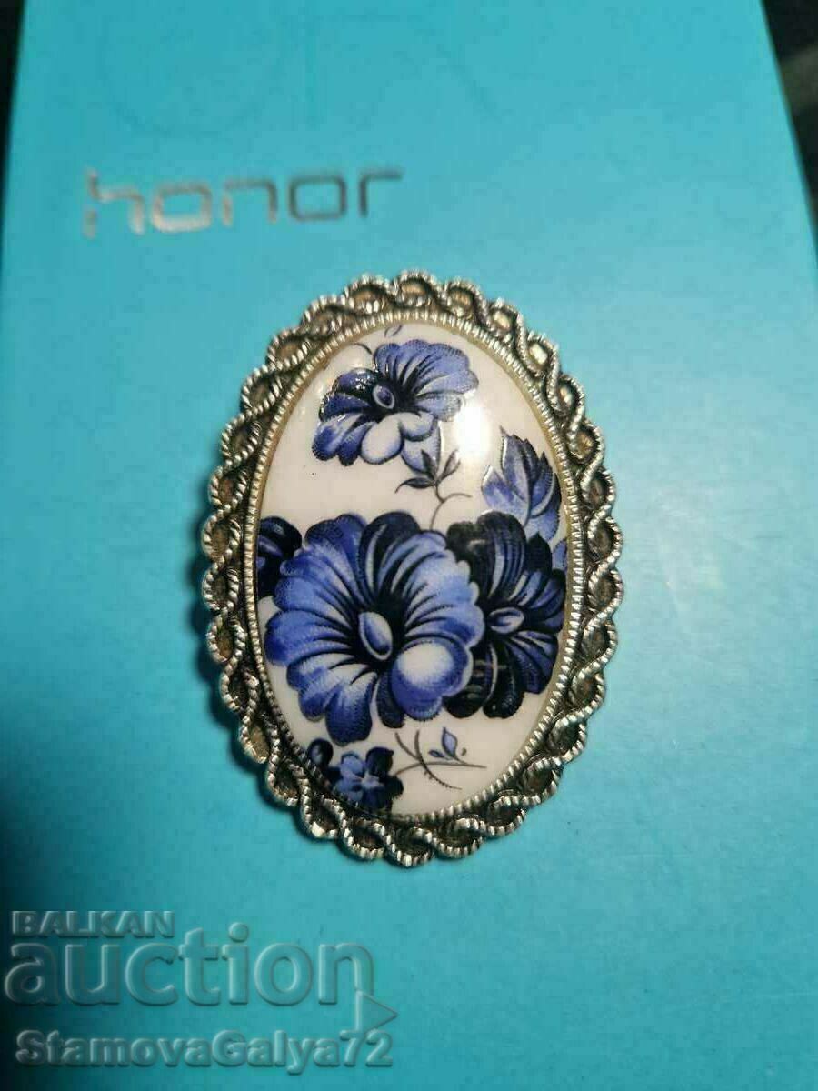 A lovely antique French porcelain brooch - 5 A lovely antique French porcelain brooch - 5