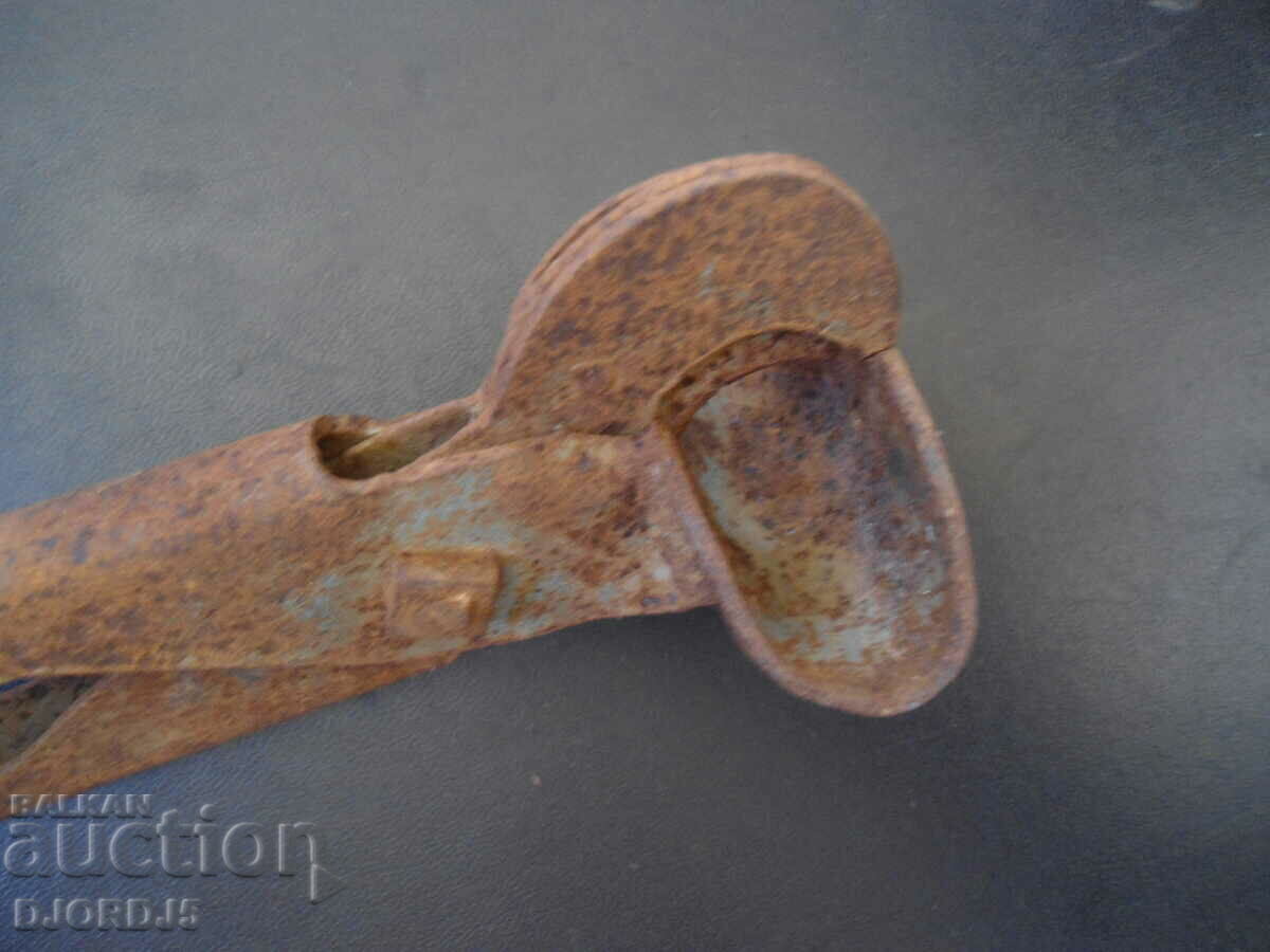 Delivery of Old chappy pliers Delivery of Old chappy pliers