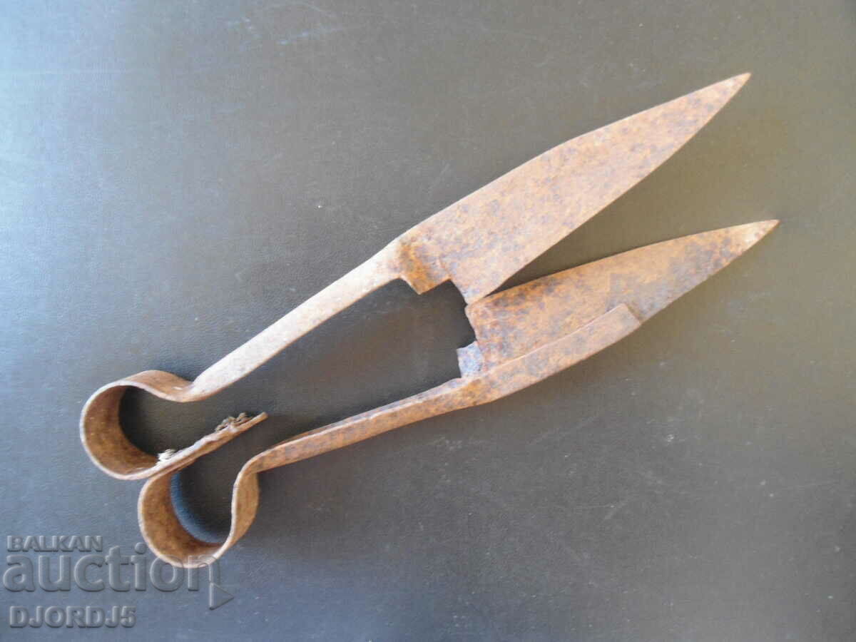 Old forged scissors with price 3.00 BGN | € 1.53 Old forged scissors with price 3.00 BGN | € 1.53