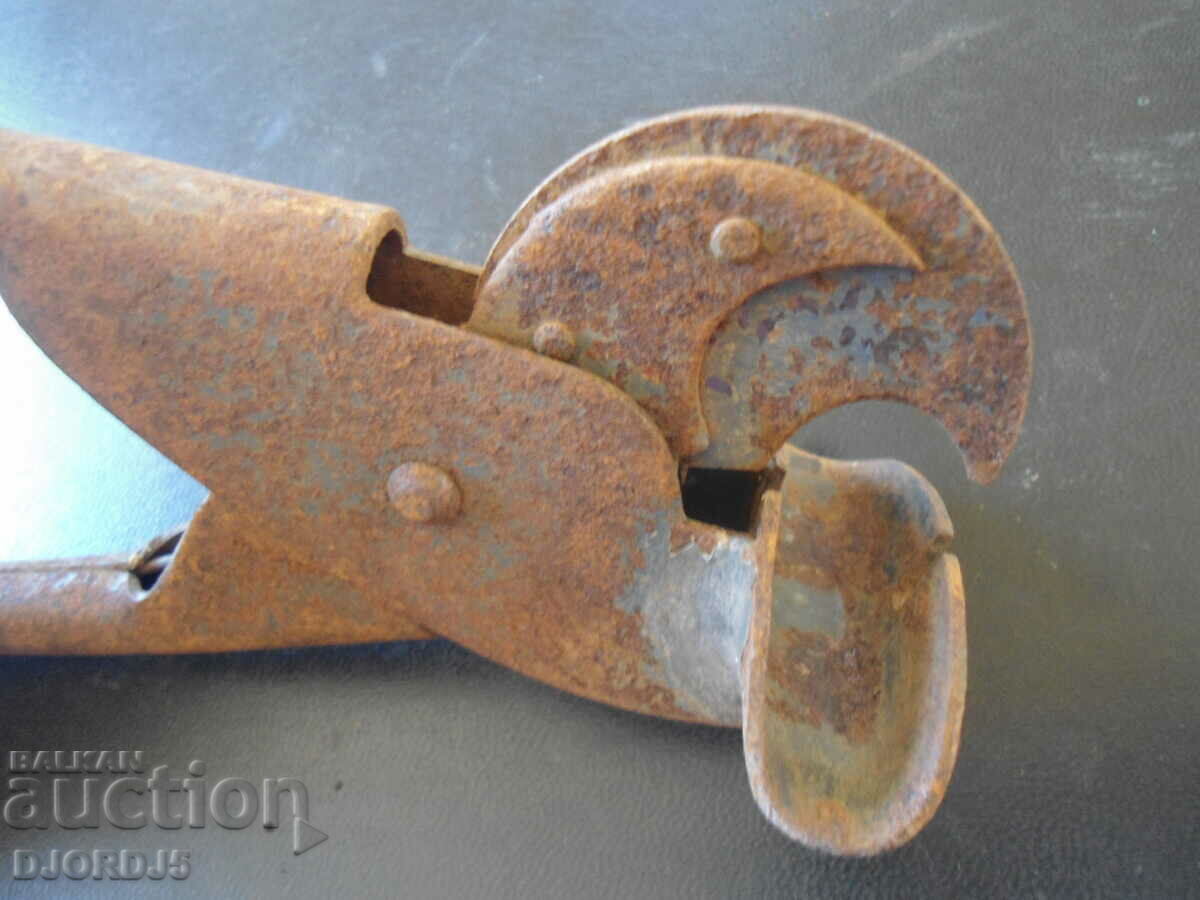 Delivery of Old cypress pliers, marking Delivery of Old cypress pliers, marking