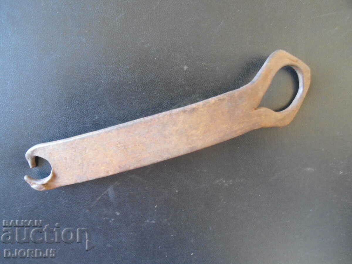 Old wrought latch with price 2.00 BGN | € 1.02 Old wrought latch with price 2.00 BGN | € 1.02