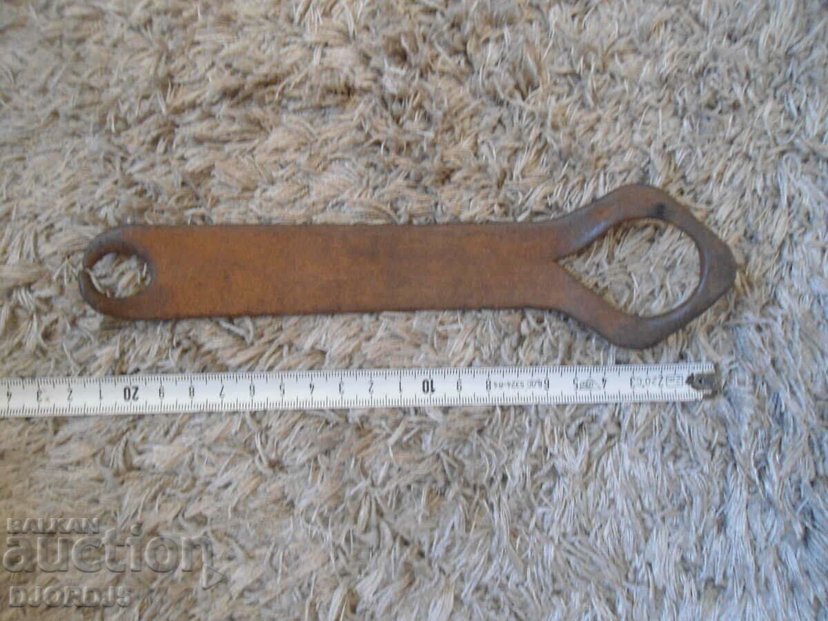 Auction Old wrought latch Auction Old wrought latch