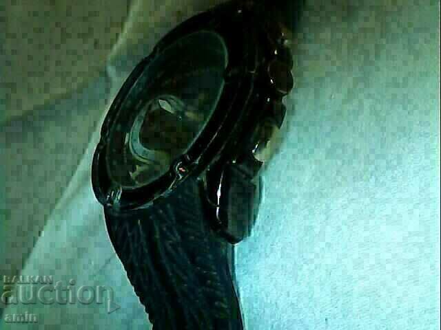 Delivery of 4asovnik omporoi armani works perfectly not original