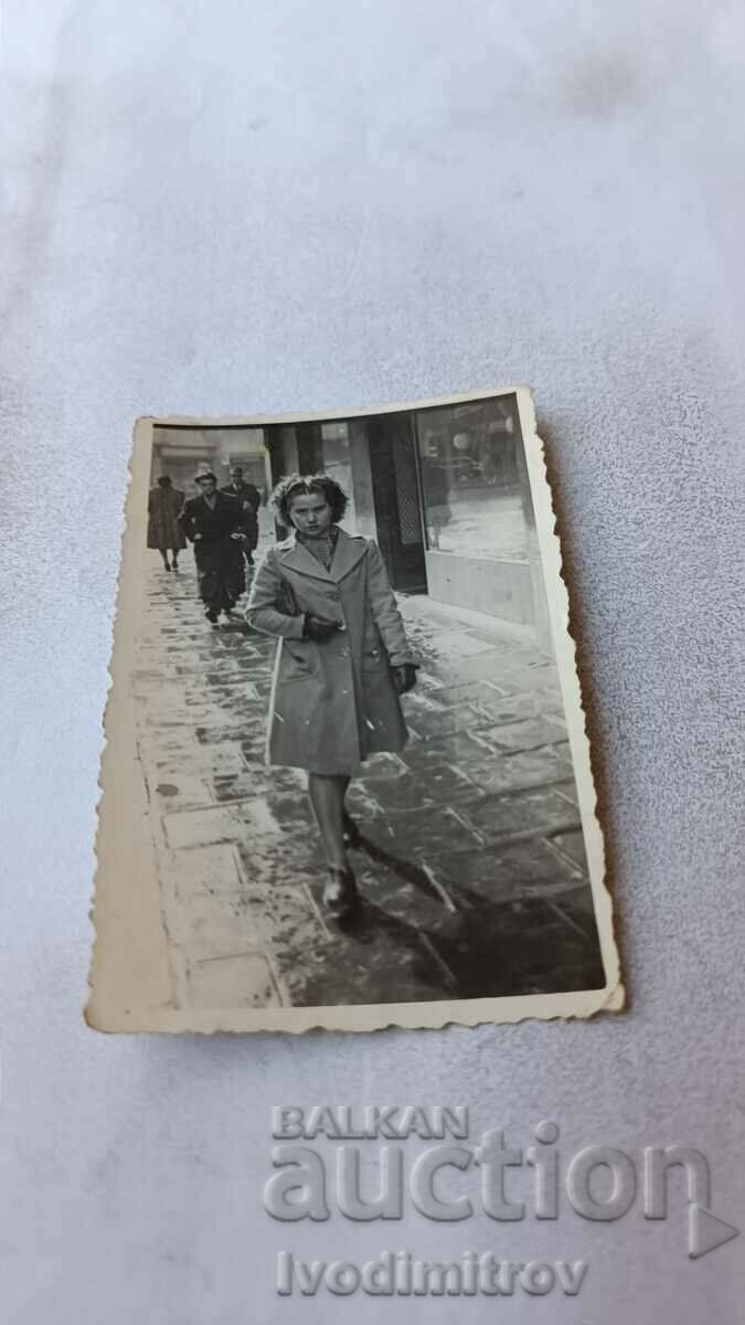 Fotografie Sofia Fată tânără la plimbare 1941