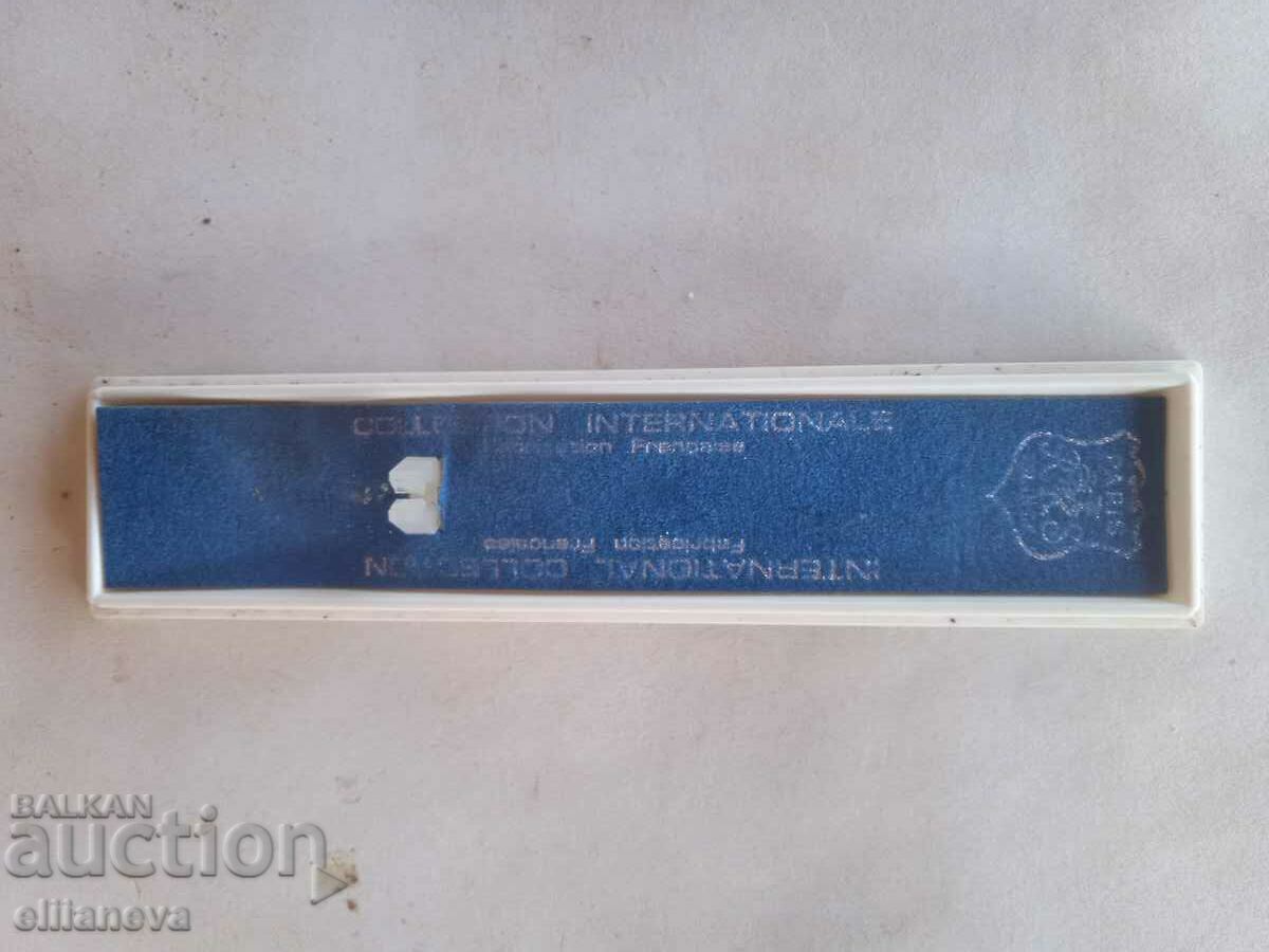 Delivery of Collector's spoon France Delivery of Collector's spoon France