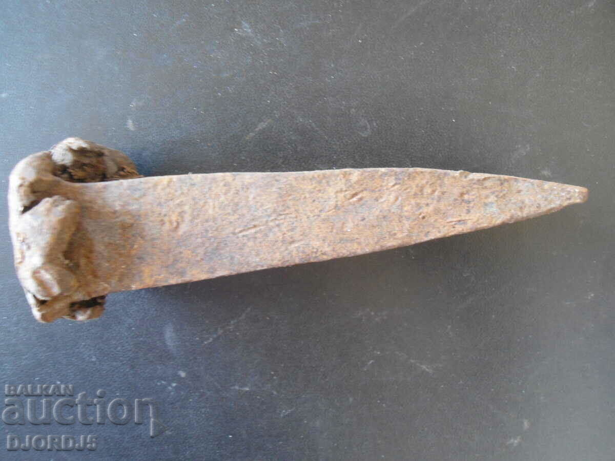 Delivery of Old tool, wedge, 1,400 kg Delivery of Old tool, wedge, 1,400 kg