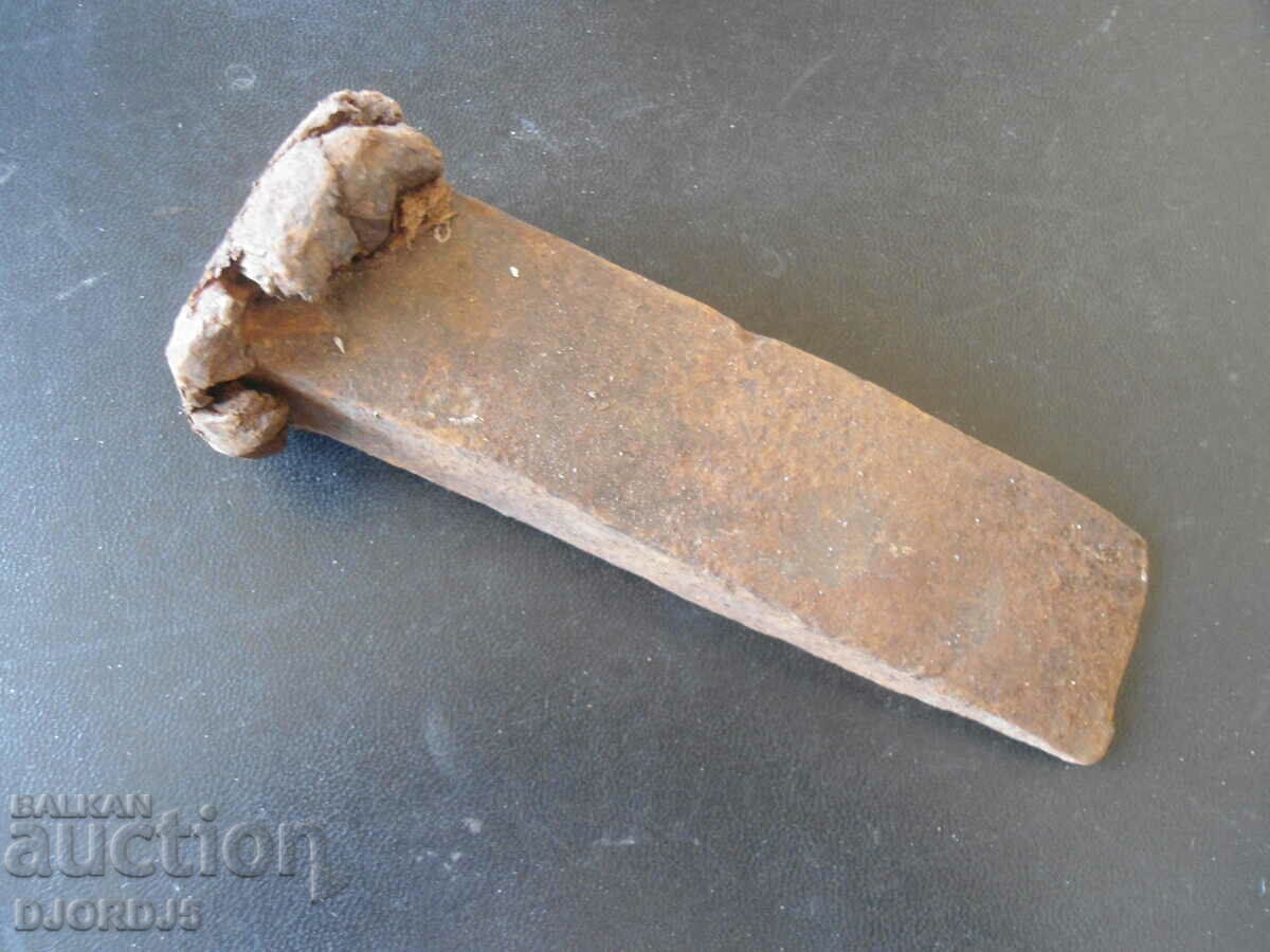 Old tool, wedge, 1,400 kg