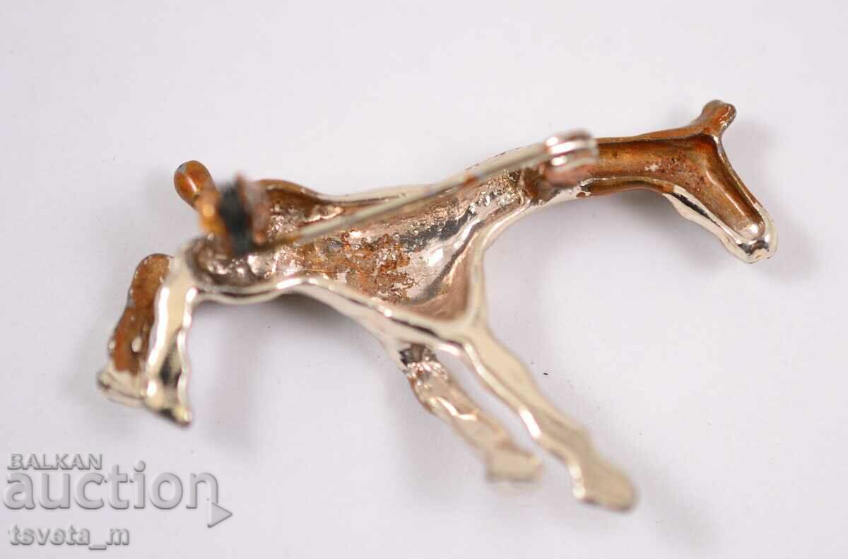 broșă cu preț 3.00 BGN | € 1.53