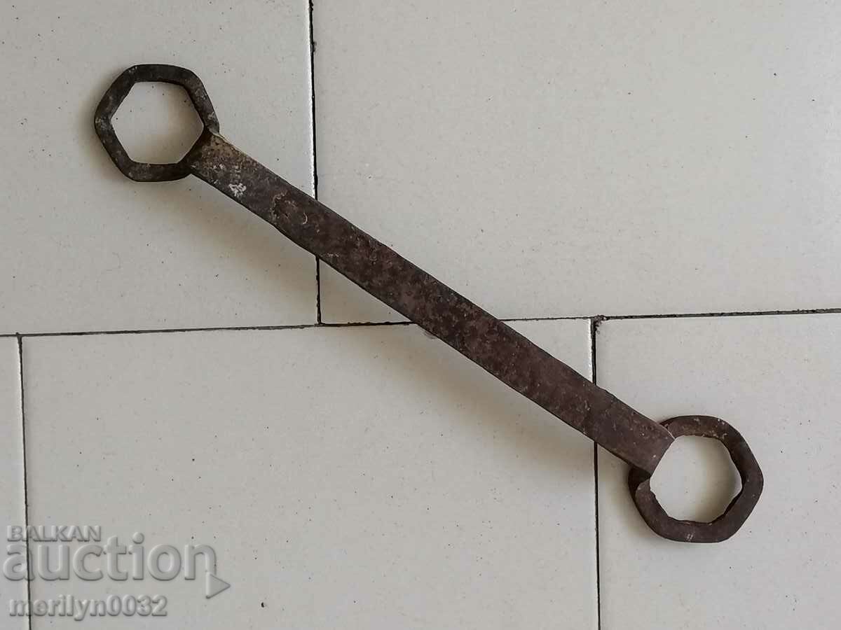 Auction An old forged key from a wagon-workshop wagon workshop Auction An old forged key from a wagon-workshop wagon workshop